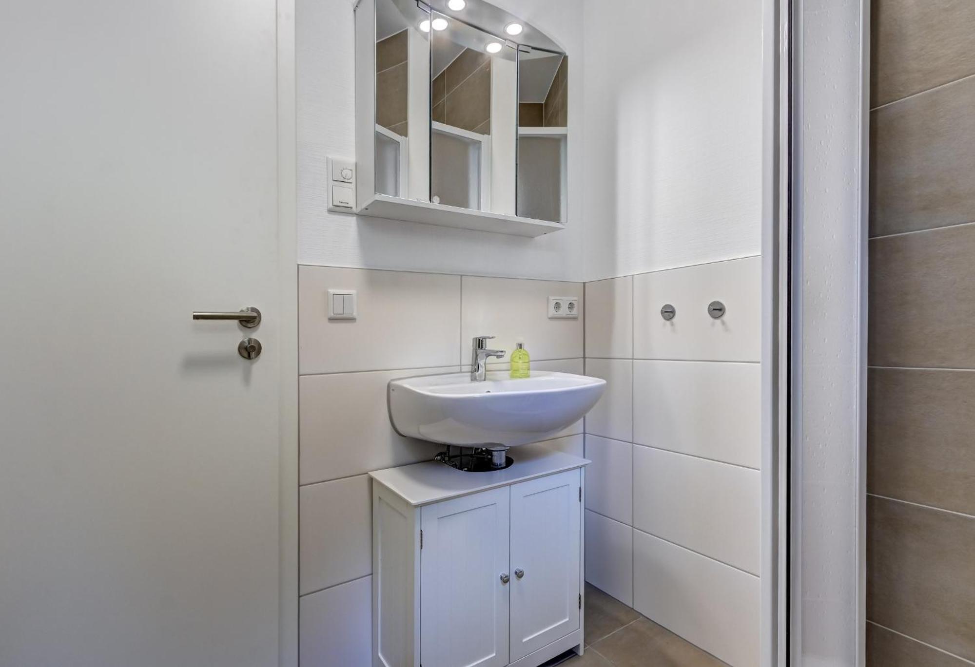 Haus Strandkoerv Mit Fass-Sauna Loddin Dış mekan fotoğraf