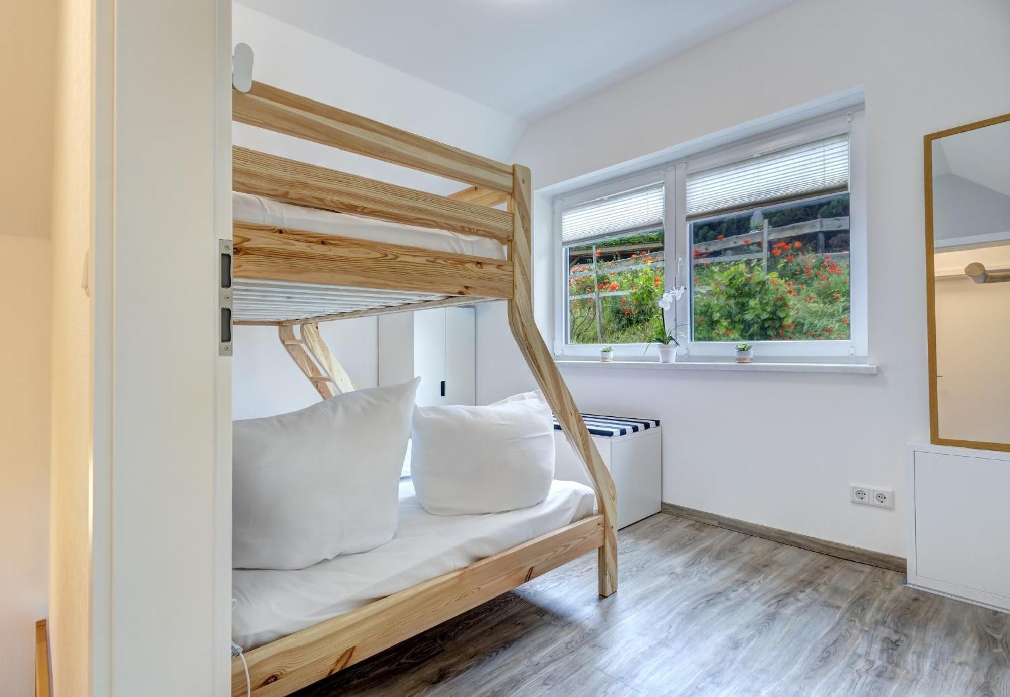 Haus Strandkoerv Mit Fass-Sauna Loddin Dış mekan fotoğraf